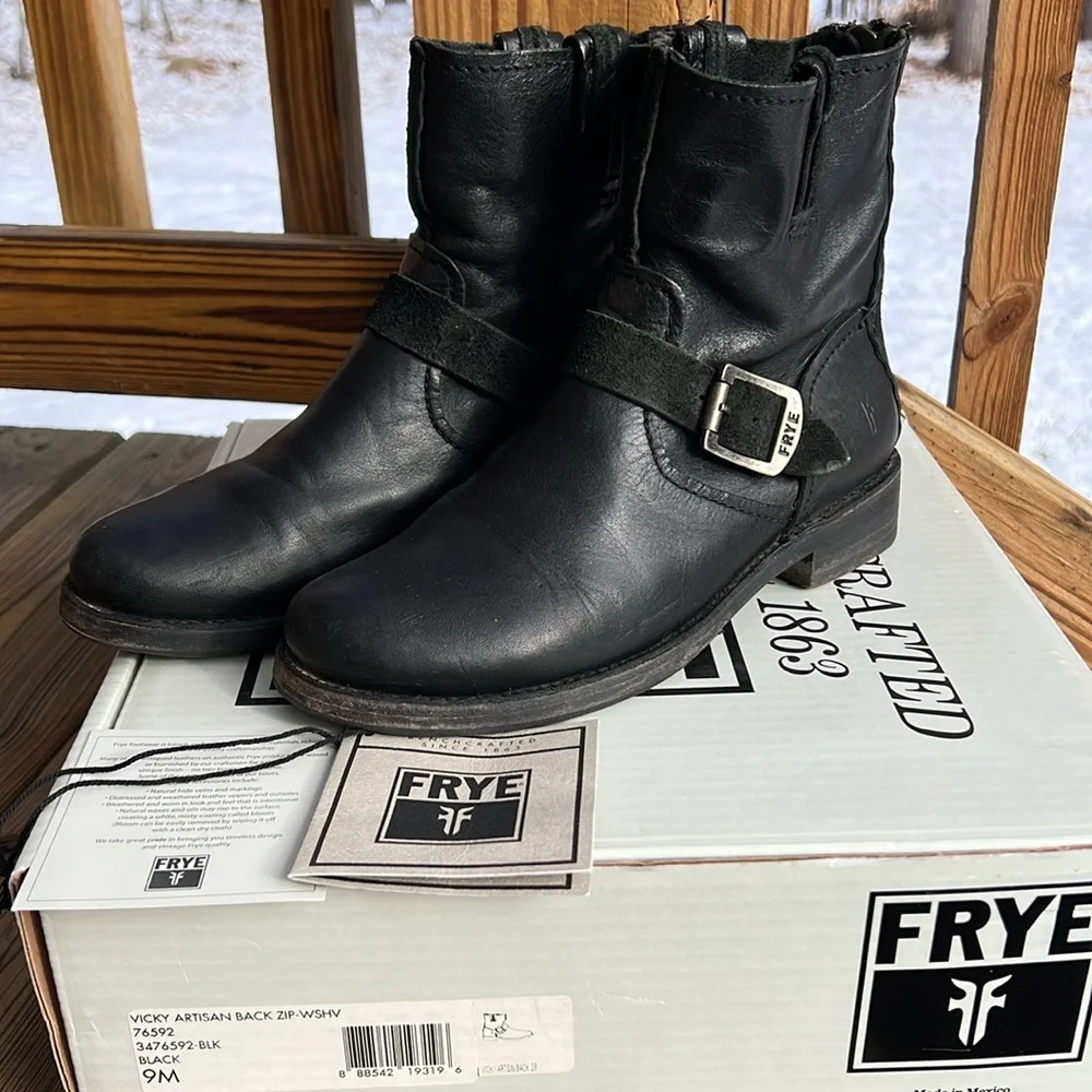 Frye Vicky Artisan Back Zip Distressed Boots  Moto Boots 9 🥳 Host Pick 🥳 - Picture 2 of 16